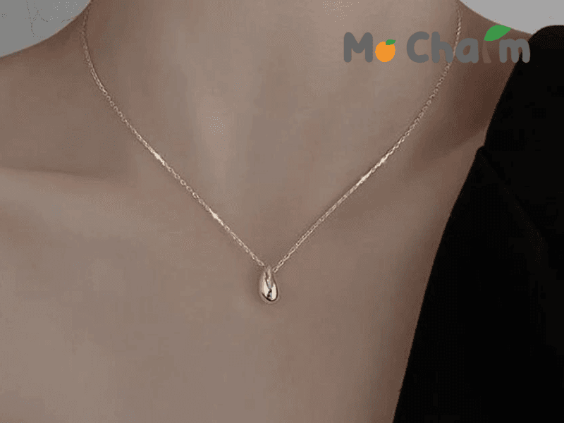 Có nên đeo dây chuyền khi ngủ không ? Câu hỏi nhức nhối nhiều chị em thắc mắc