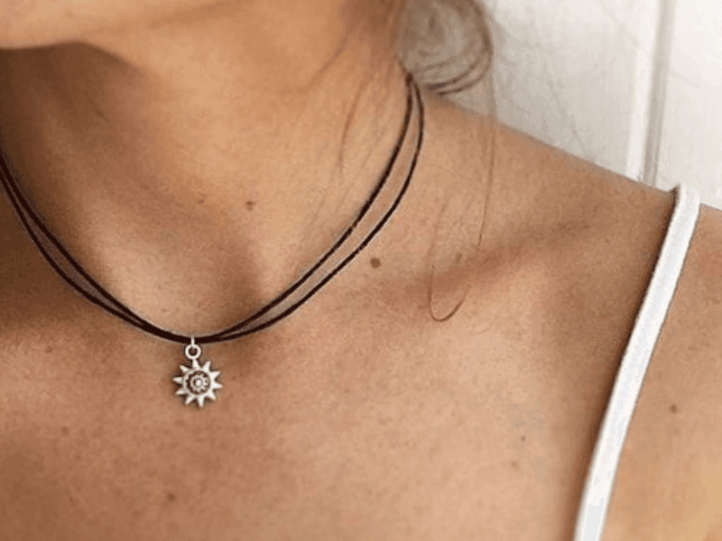 Cách Thắt Dây Chuyền Đeo Cổ Theo Mục Đích
