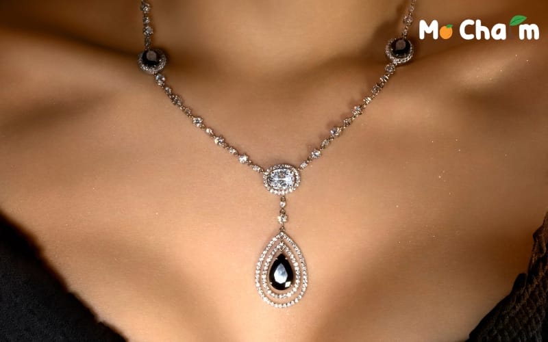 Mặt dây chuyền hình giọt nước họp với người mệnh Thủy 